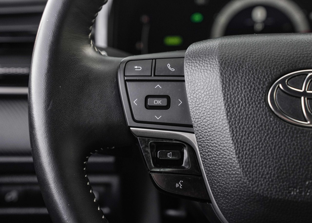 2025 Toyota Camry SE HYBRID