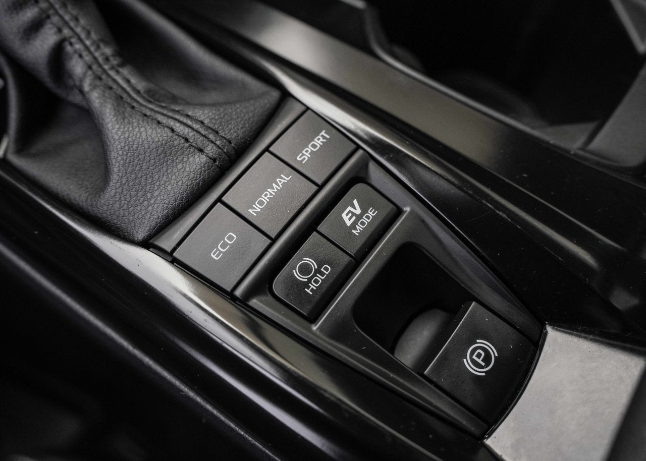 2025 Toyota Camry SE HYBRID