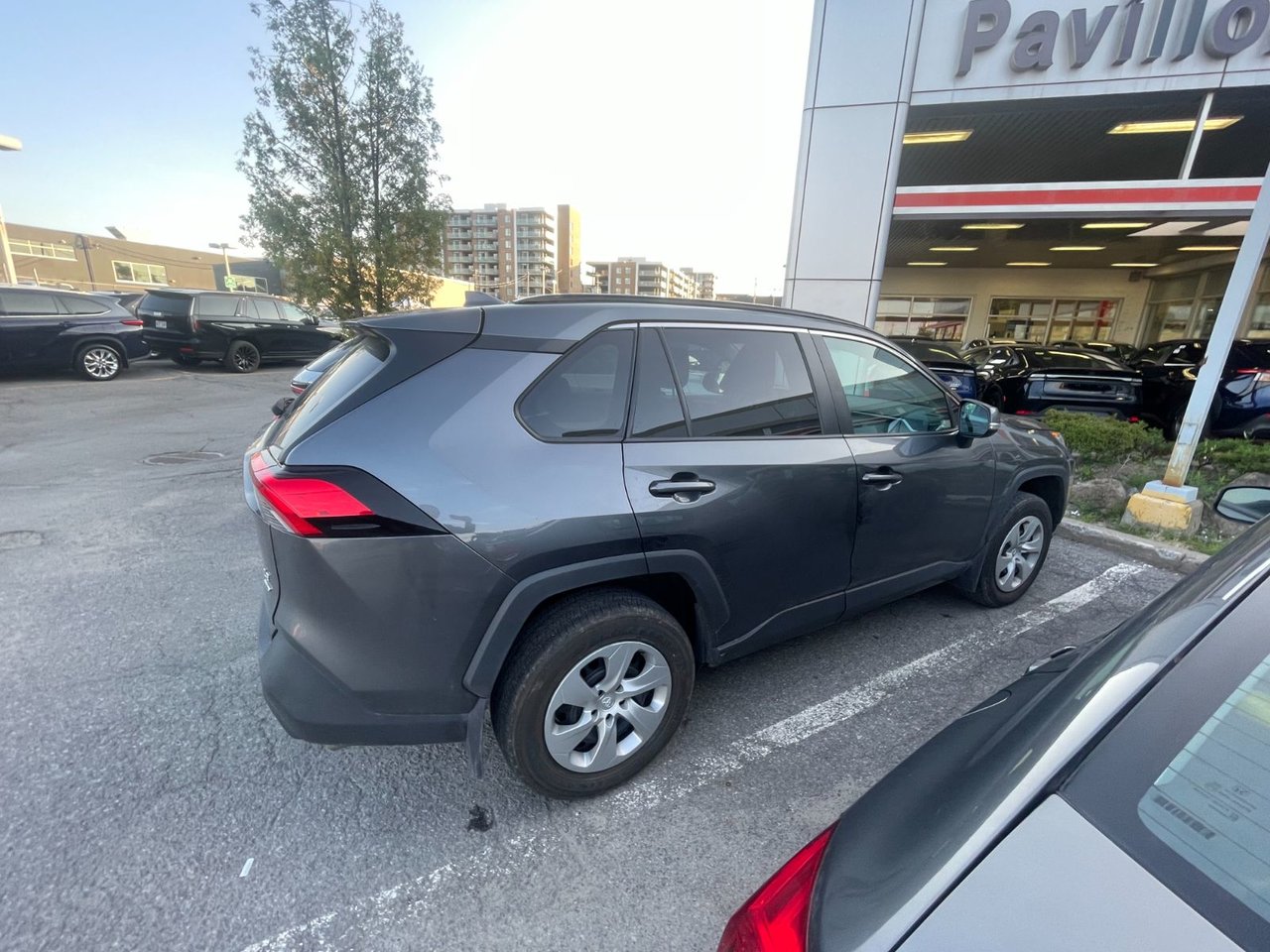 2021 Toyota RAV4 LE AWD