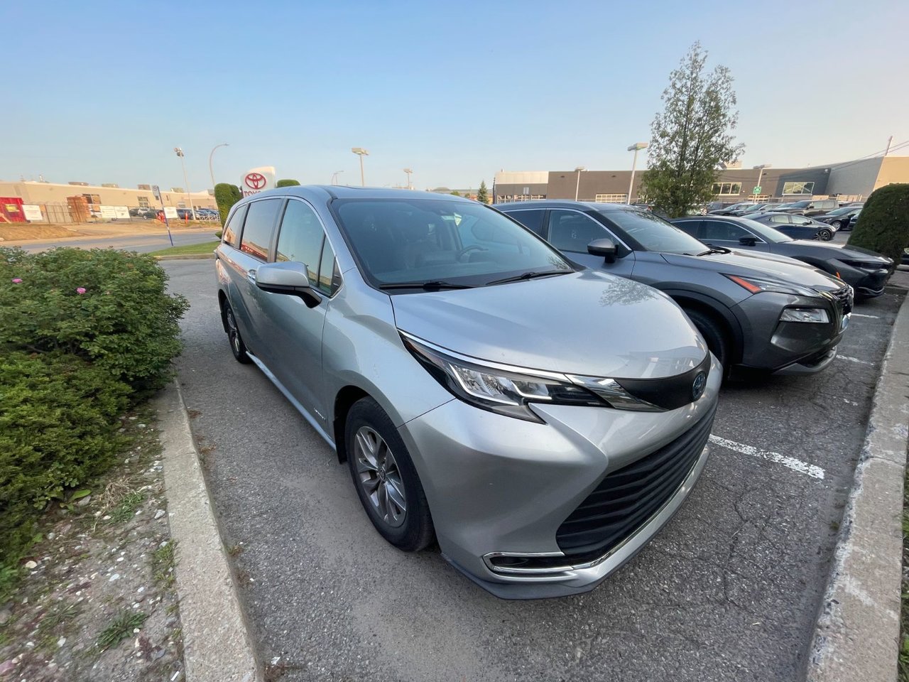 2021 Toyota Sienna XLE HYBRIDE