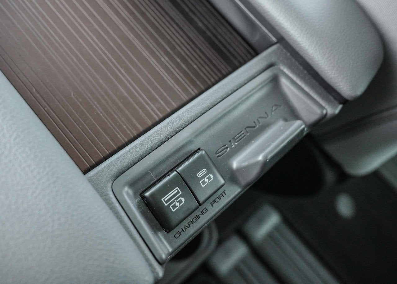 2024 Toyota Sienna LE AWD HYBRID