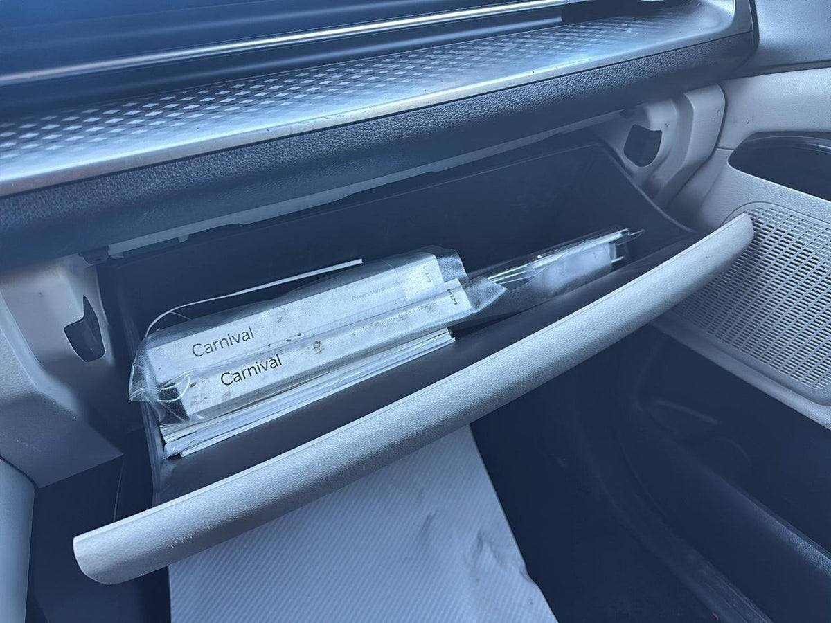 2023 Kia Carnival LX