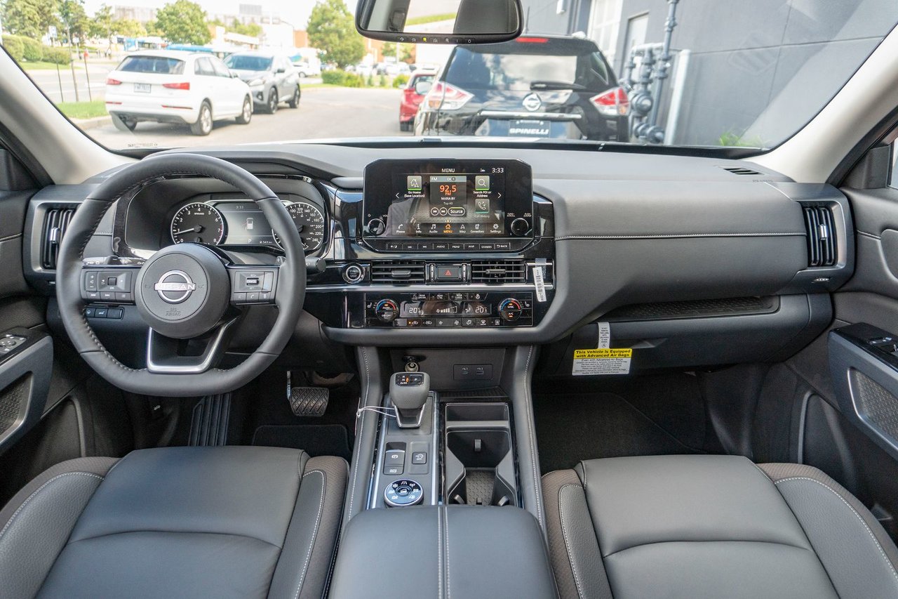 2022 Nissan Pathfinder SL