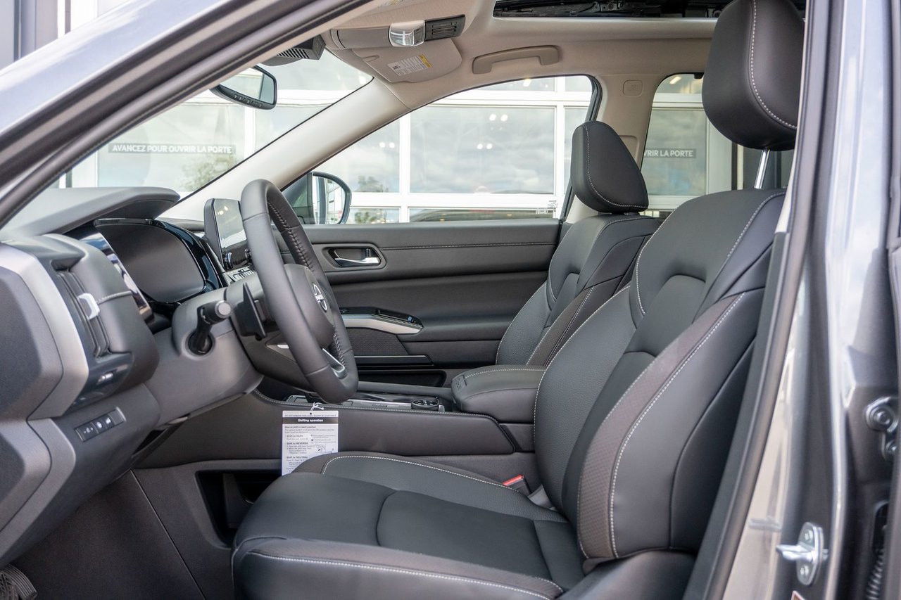 2022 Nissan Pathfinder SL
