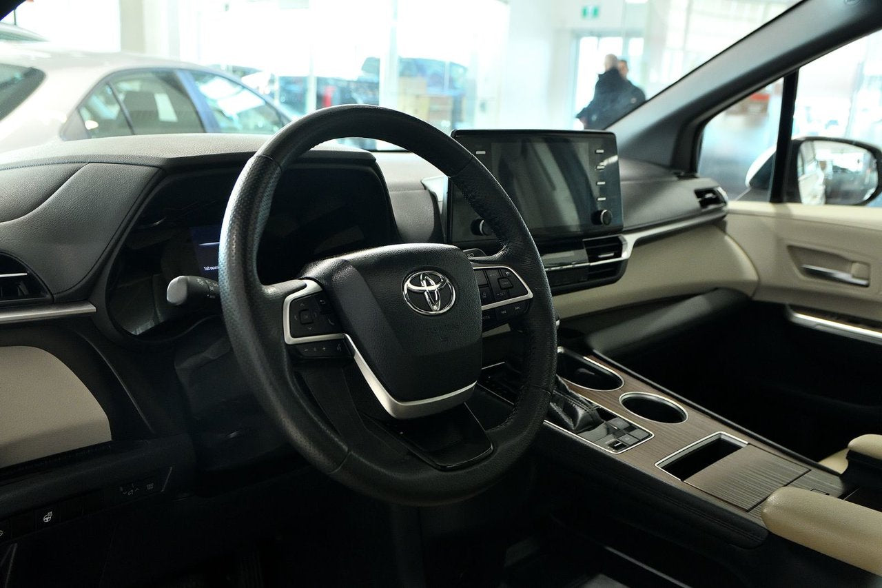 2021 Toyota Sienna Hybrid