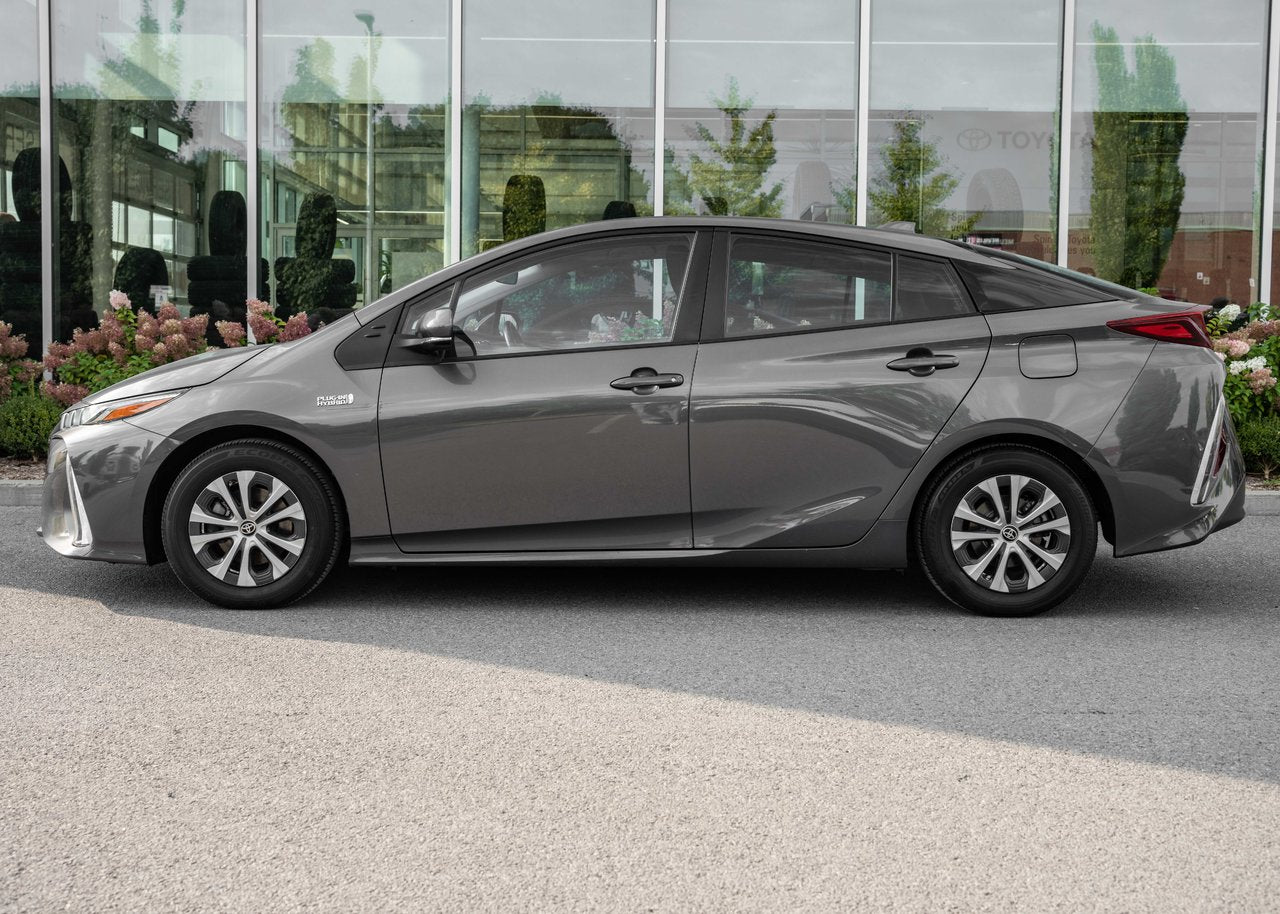 2021 Toyota PRIUS PRIME