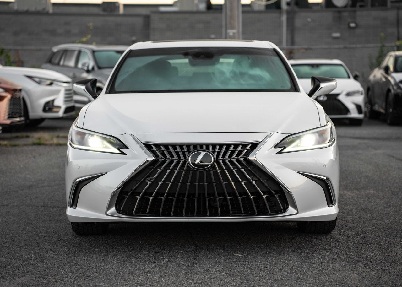 2025 Lexus ES