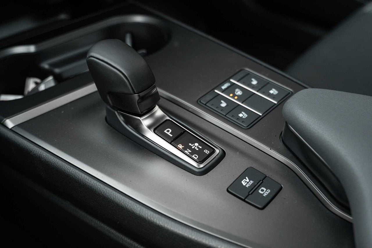 2025 Lexus UXH NONE