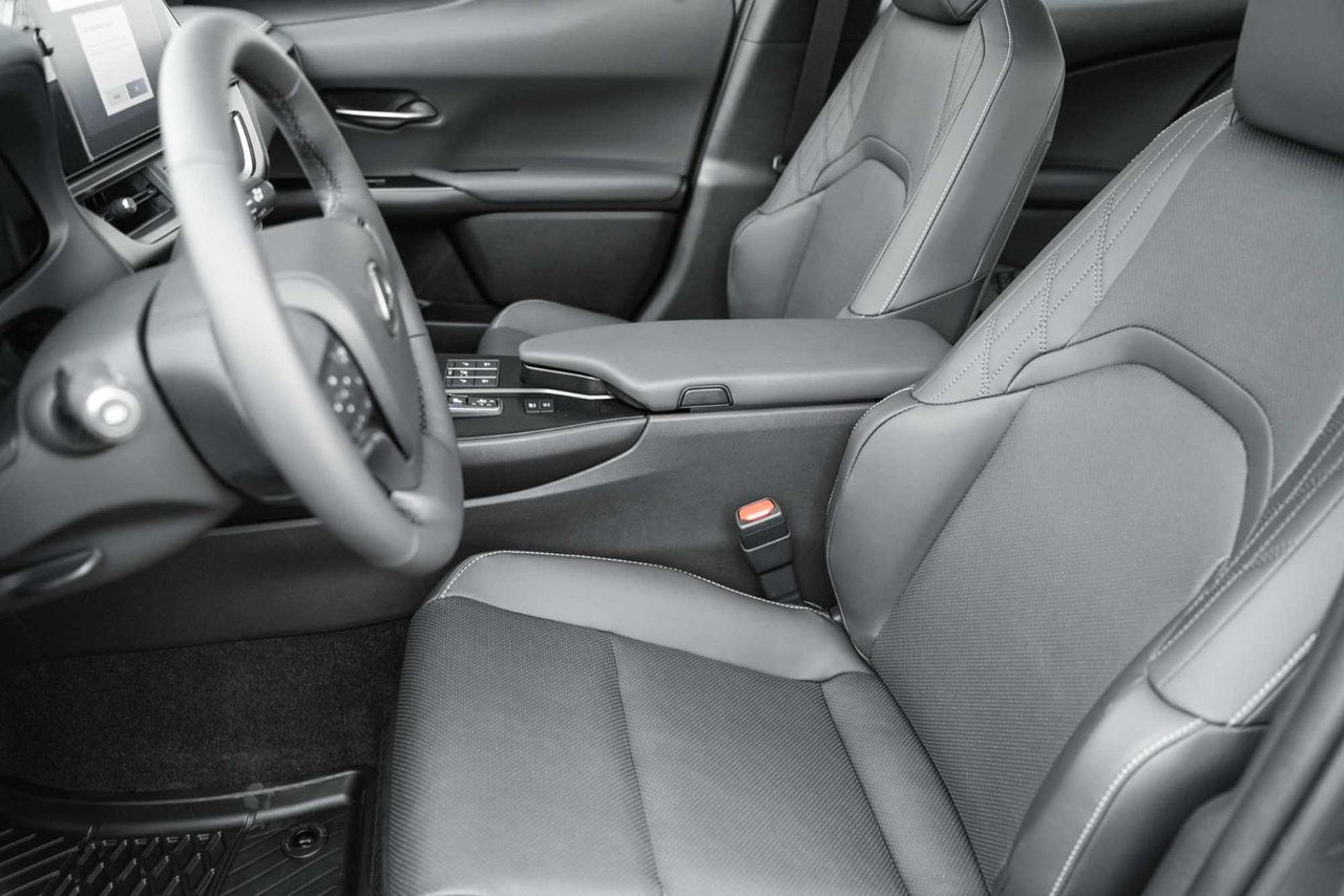 2025 Lexus UXH PREMIUM