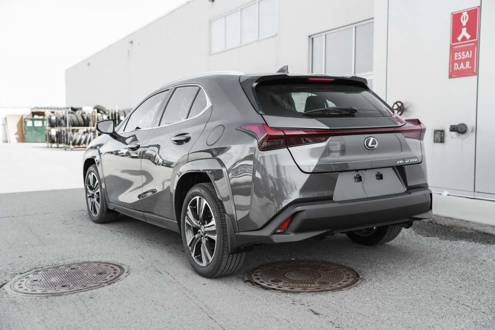2025 Lexus UX HYBRID 300h