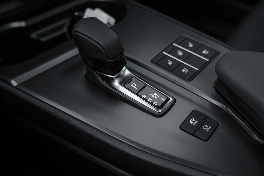 2025 Lexus UX HYBRID 300h