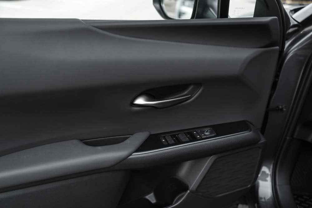 2025 Lexus UX HYBRID 300h