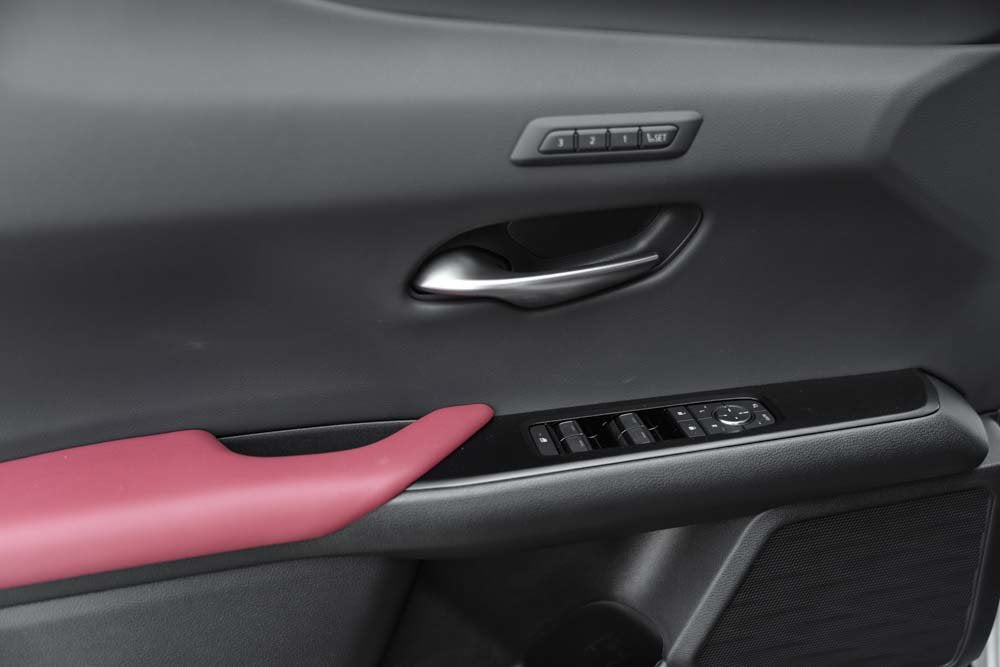 2025 Lexus UX HYBRID F SPORT