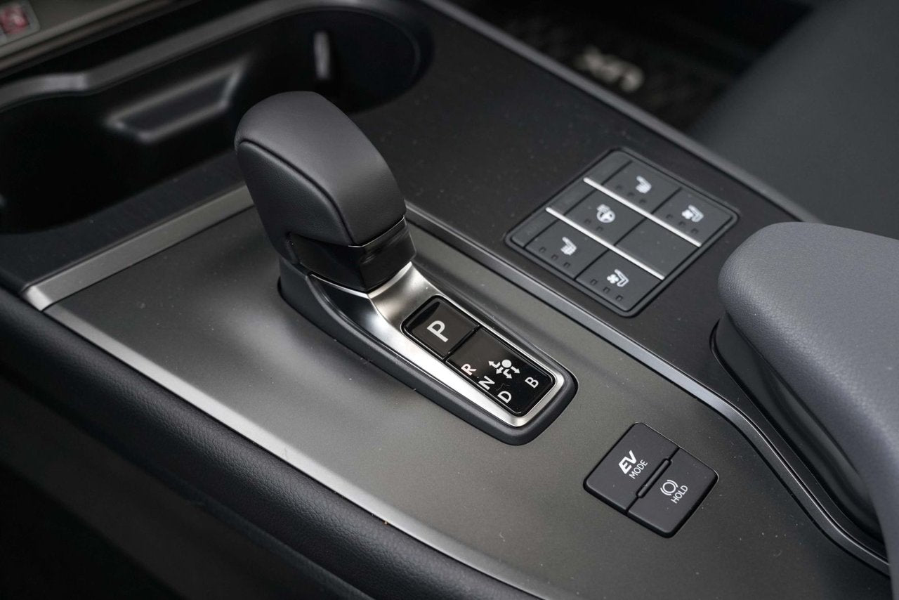 2025 Lexus UX HYBRID 300h