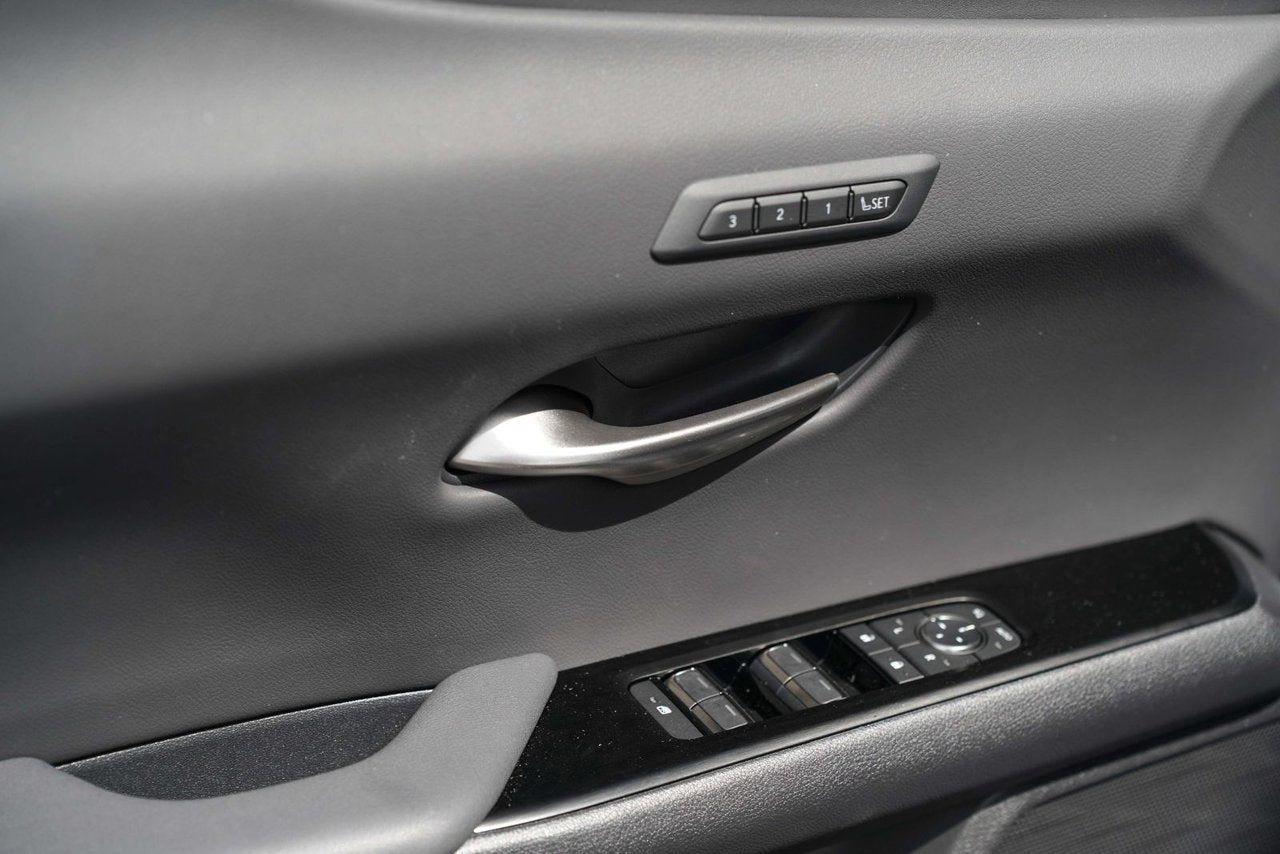 2025 Lexus UX HYBRID 300h