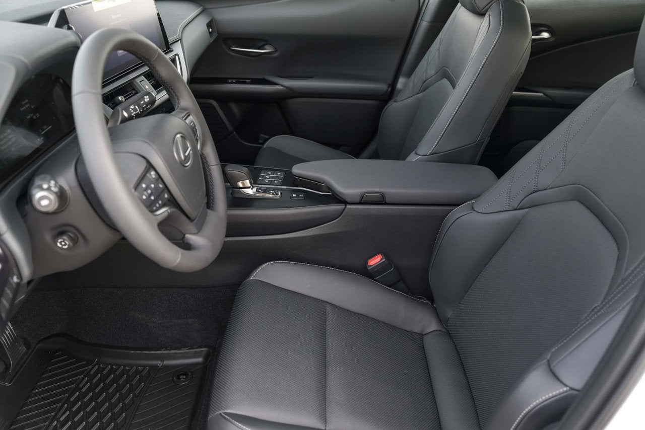 2025 Lexus UX HYBRID 300h