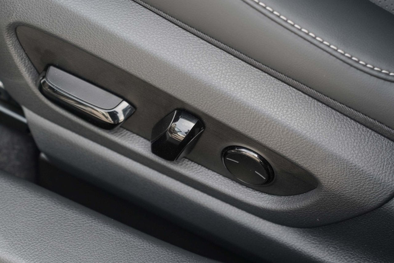 2025 Lexus UX HYBRID 300h