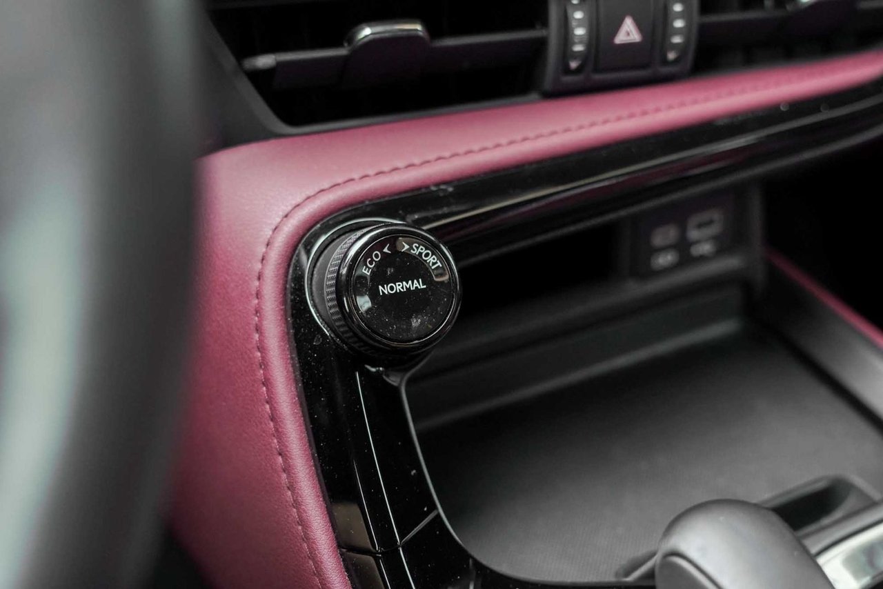 2024 Lexus NX 350h 350h PREMIUM HYBRIDE AWD CUIR ROUGE TOIT