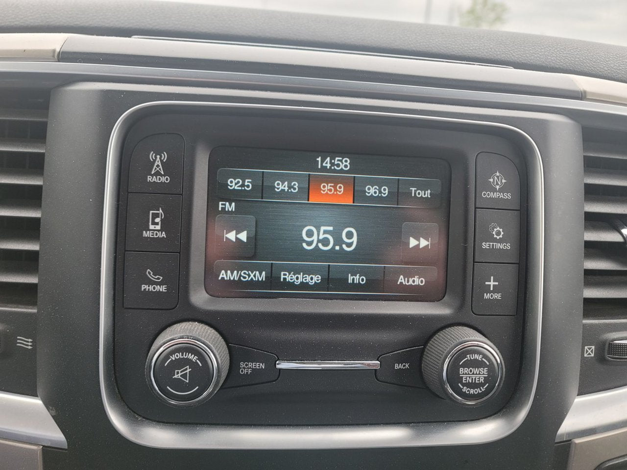 2015 Ram 1500 SLT/BIG HORN/CREW CAB 145.5/AWD/DIESEL