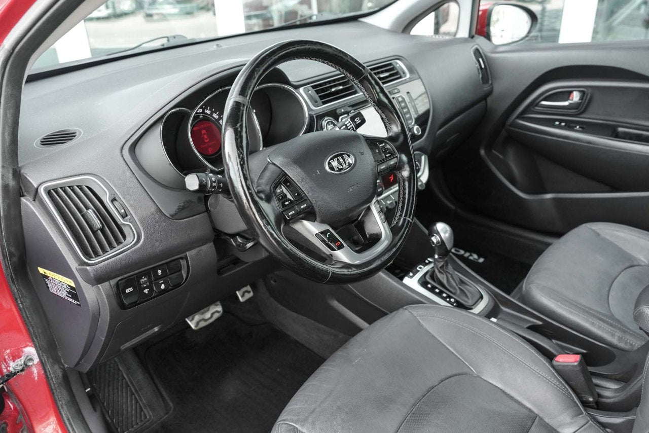 2016 Kia Rio SX; CUIR TOIT CAMERA SIEGE CHAUFFANT BLUETOOTH MAG
