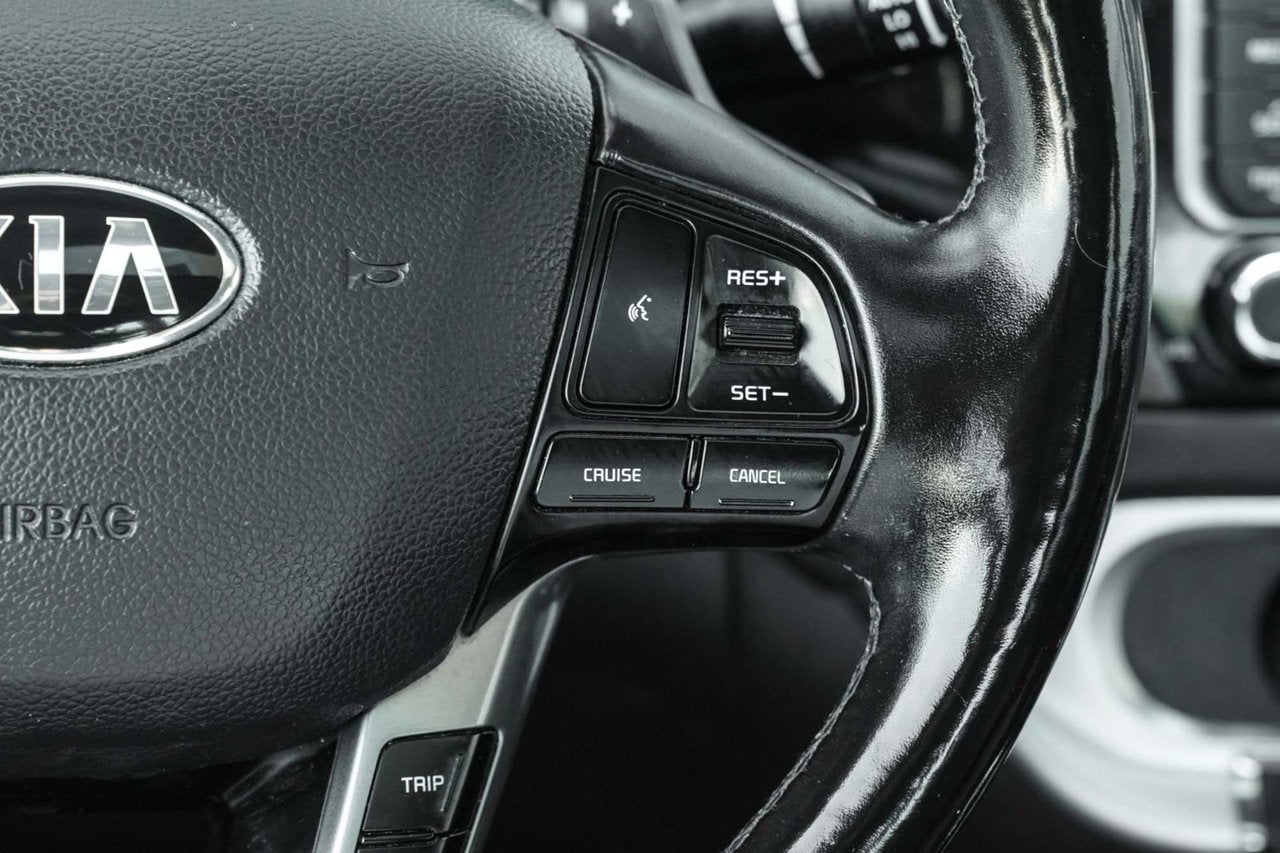 2016 Kia Rio SX; CUIR TOIT CAMERA SIEGE CHAUFFANT BLUETOOTH MAG