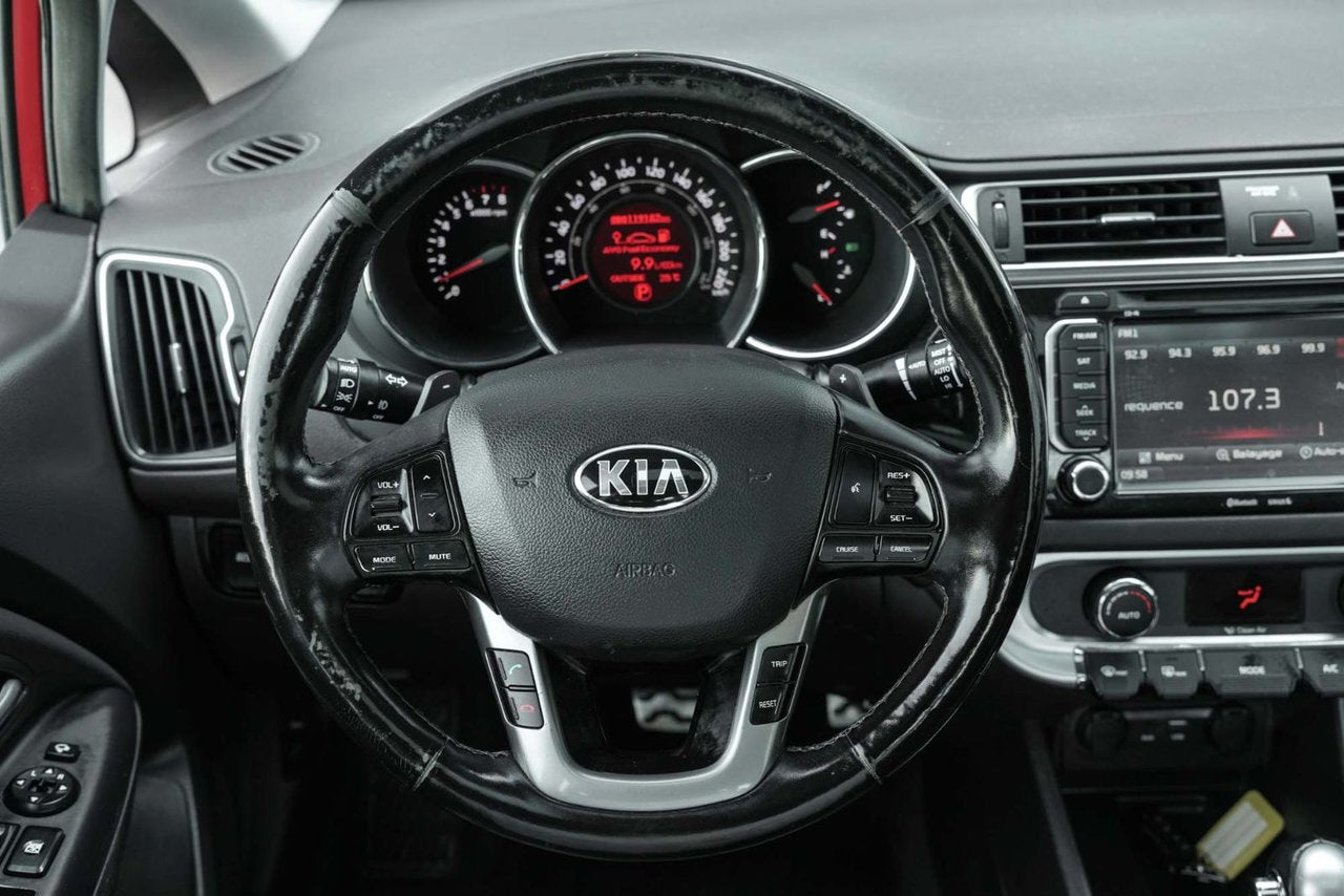 2016 Kia Rio SX; CUIR TOIT CAMERA SIEGE CHAUFFANT BLUETOOTH MAG