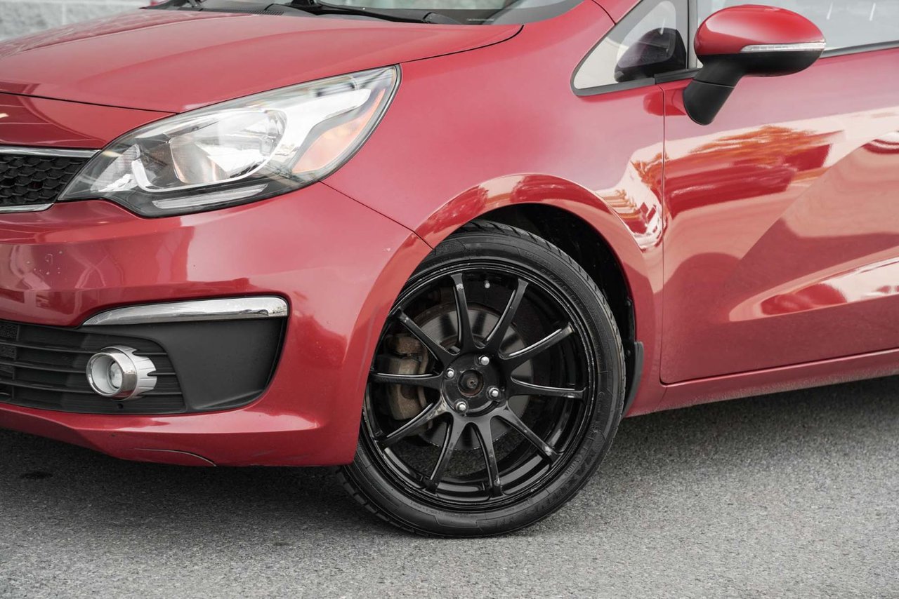 2016 Kia Rio SX; CUIR TOIT CAMERA SIEGE CHAUFFANT BLUETOOTH MAG