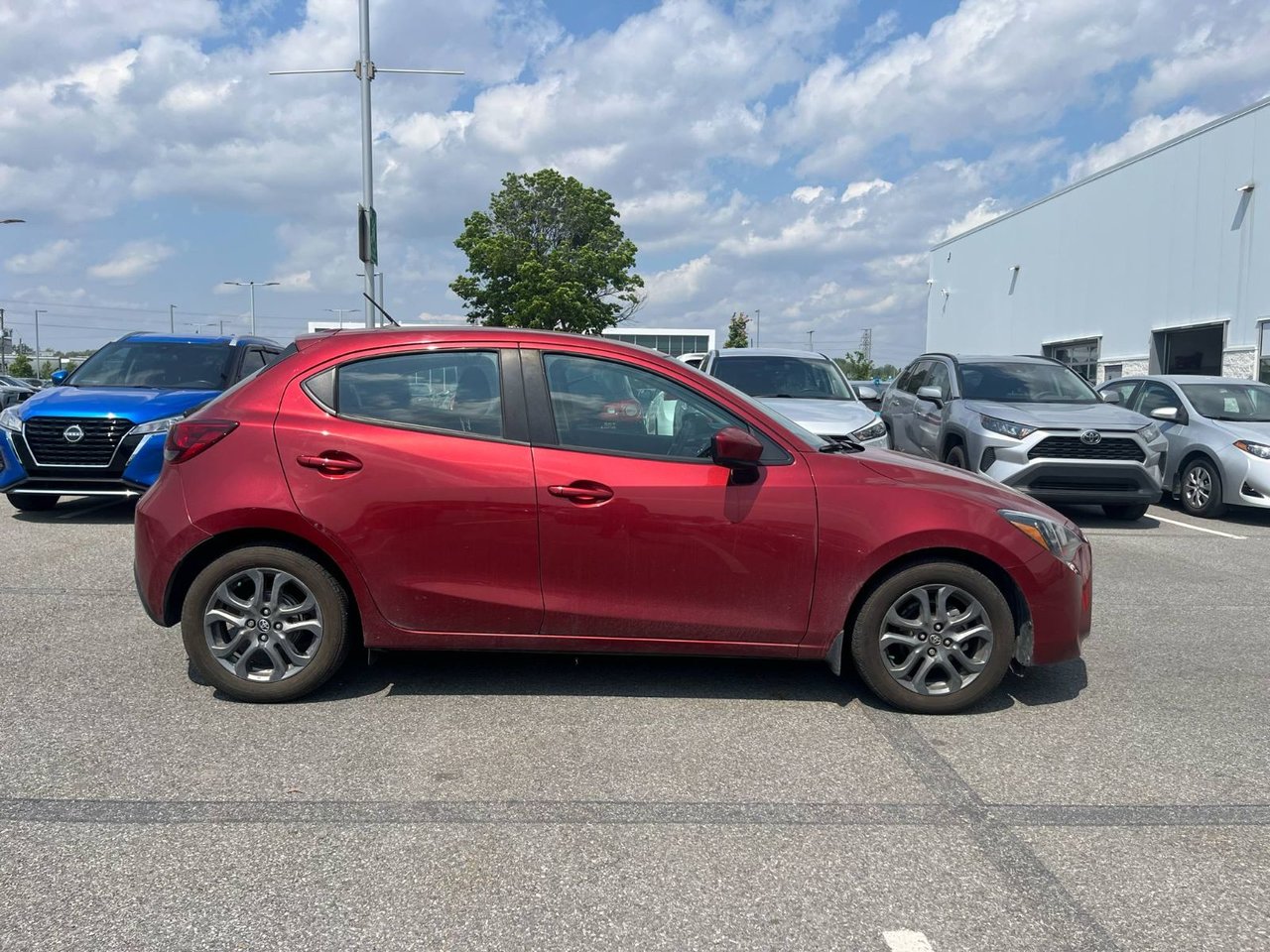 2020 Toyota Yaris Hatchback XLE