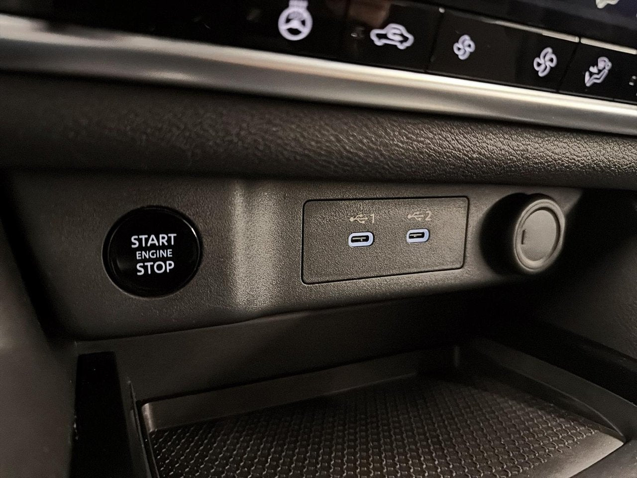 2024 Nissan Rogue SV Moonroof