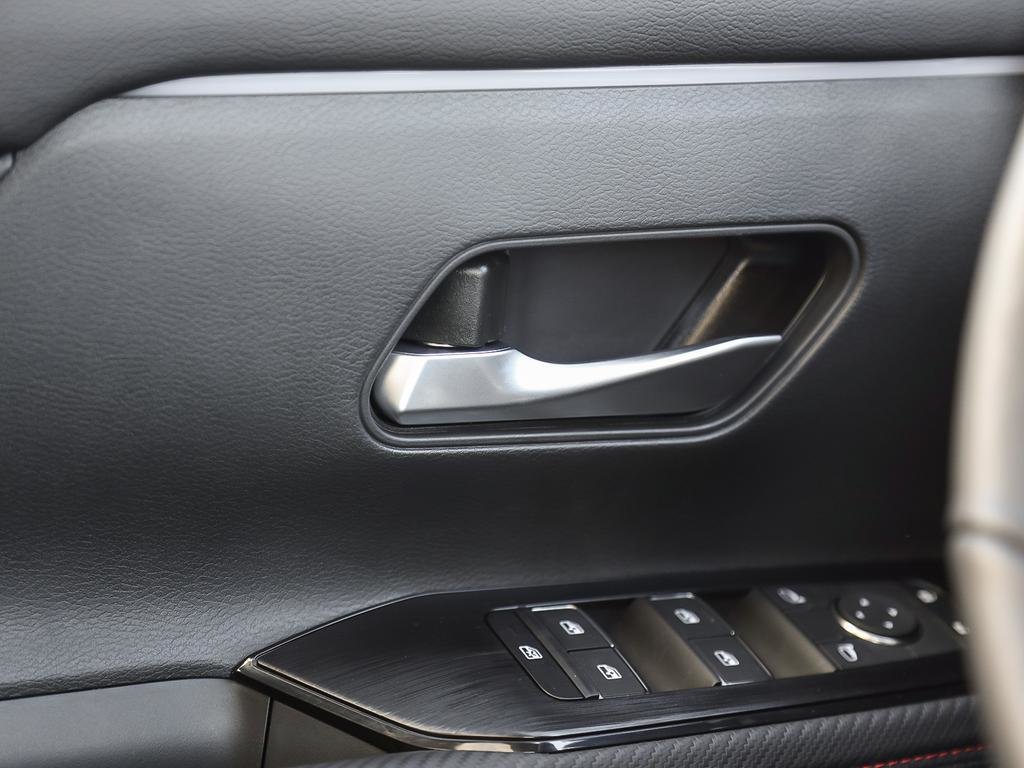 2025 Nissan Kicks SR PREMIUM SPRT WHL PKG