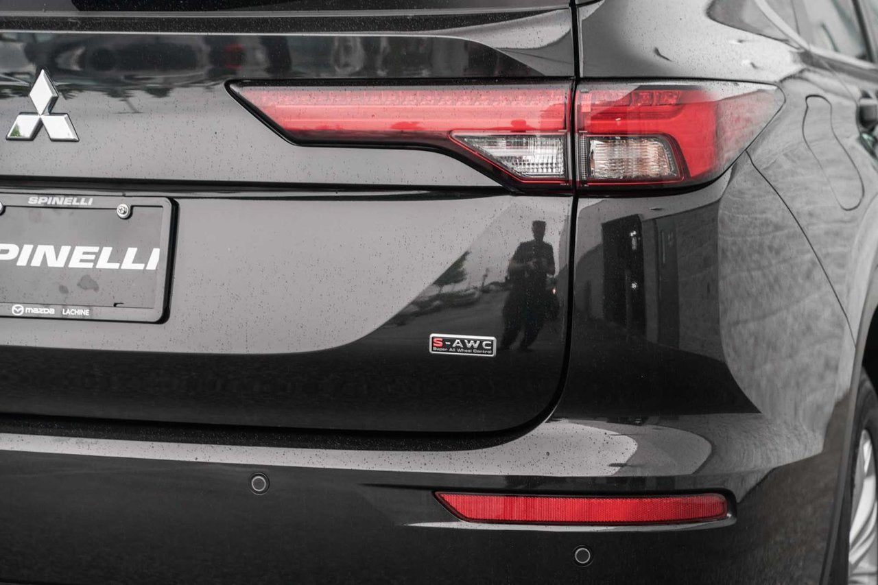 2022 Mitsubishi Outlander ES