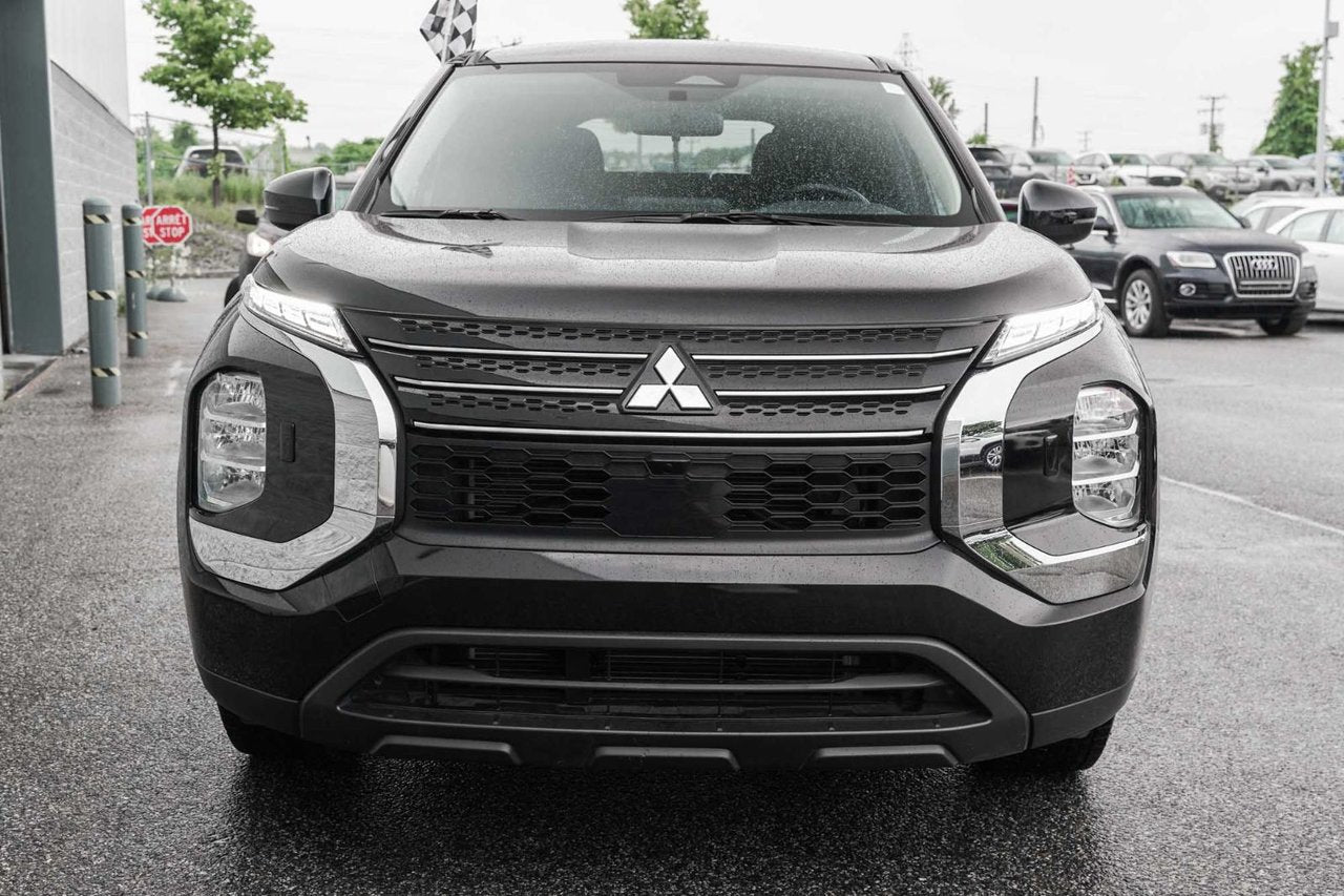 2022 Mitsubishi Outlander ES