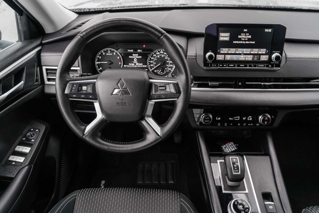 2022 Mitsubishi Outlander ES