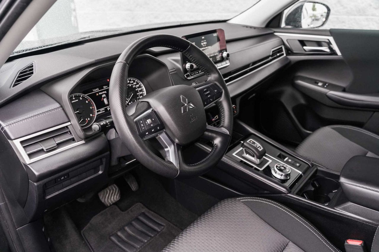 2022 Mitsubishi Outlander ES