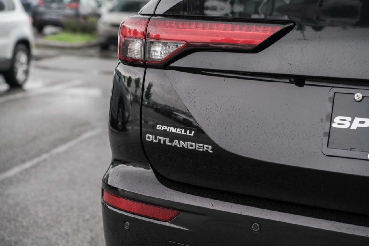 2022 Mitsubishi Outlander ES