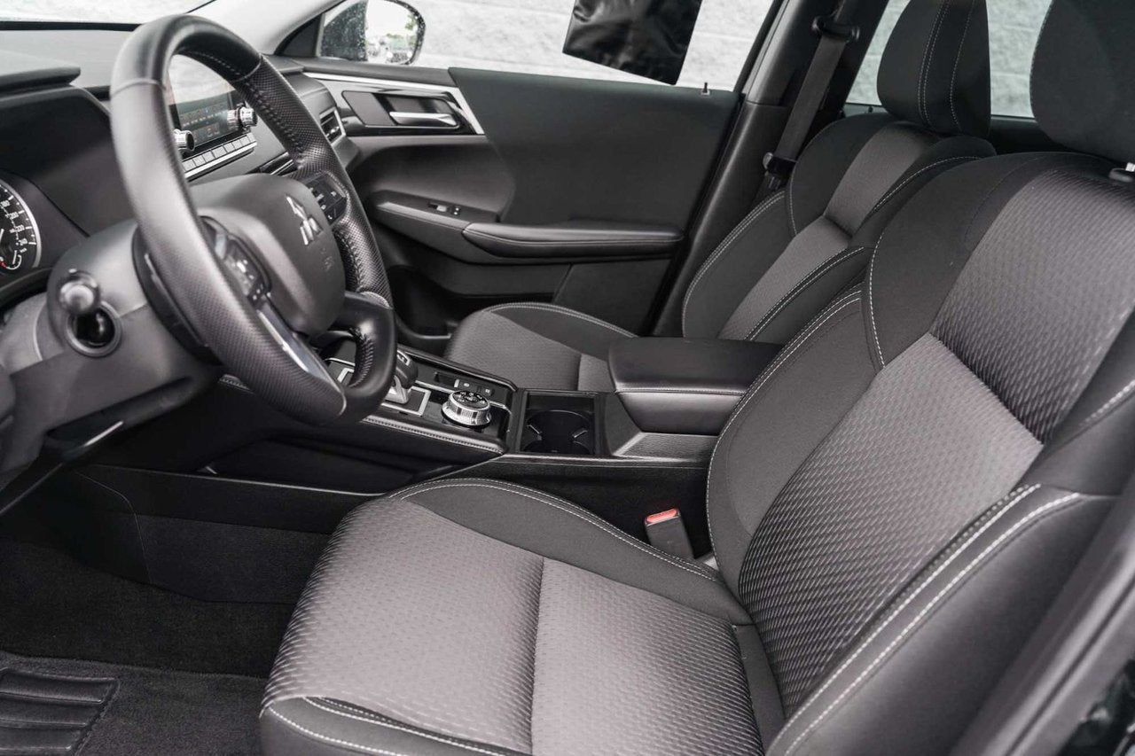 2022 Mitsubishi Outlander ES