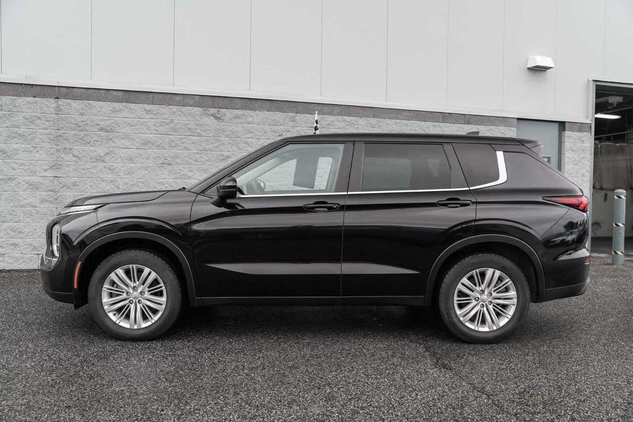 2022 Mitsubishi Outlander ES