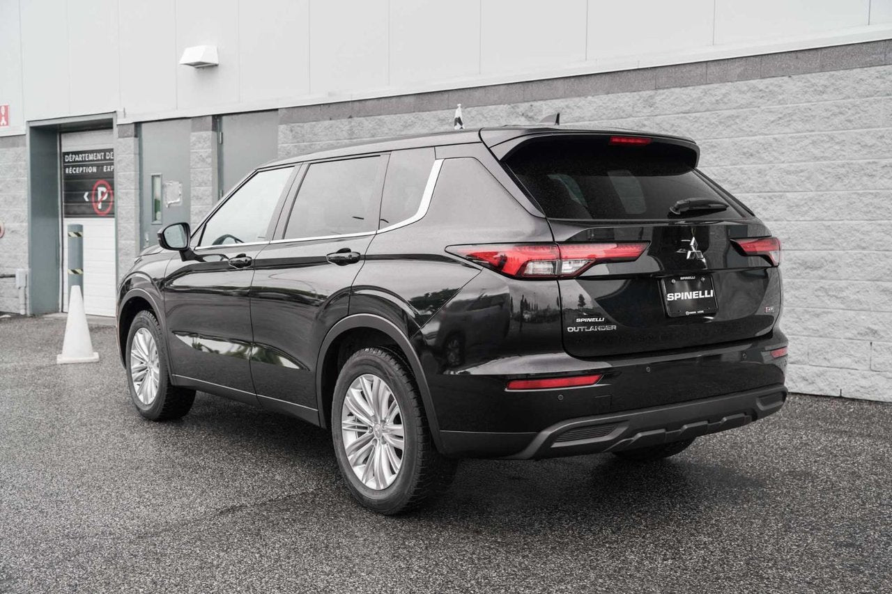 2022 Mitsubishi Outlander ES