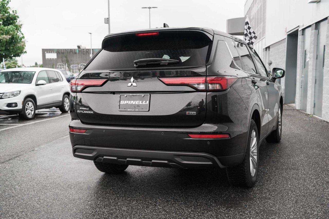 2022 Mitsubishi Outlander ES
