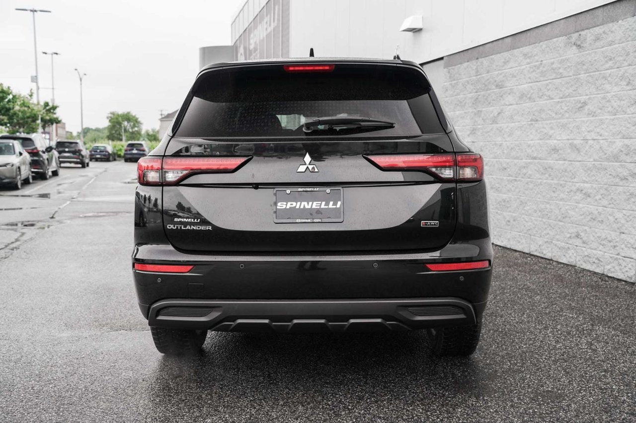 2022 Mitsubishi Outlander ES