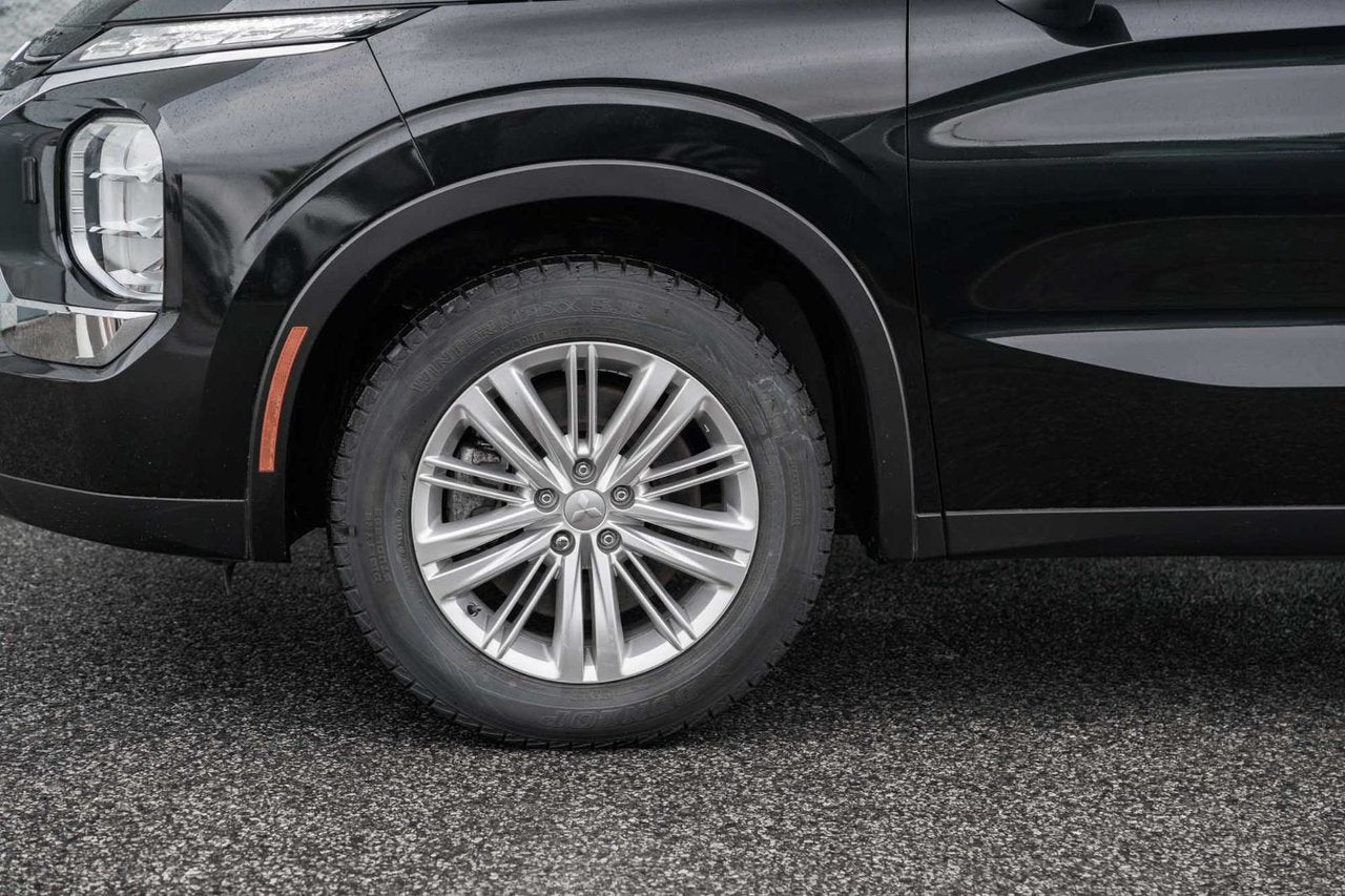 2022 Mitsubishi Outlander ES