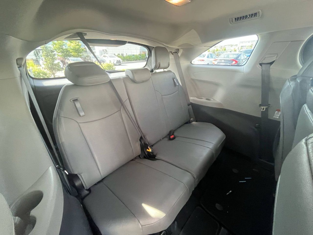 2023 Toyota Sienna XLE HYBRID