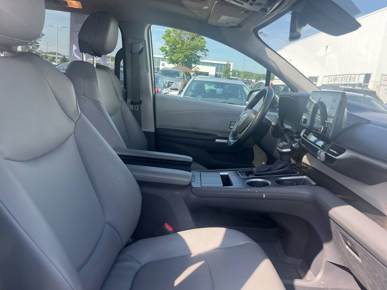 2023 Toyota Sienna XLE HYBRID