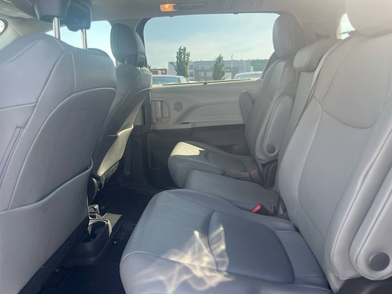 2023 Toyota Sienna XLE HYBRID