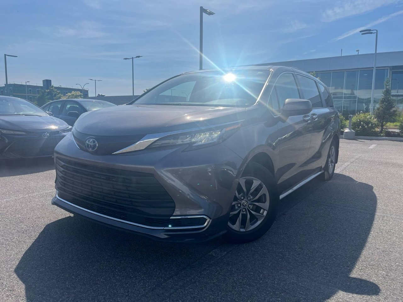 2023 Toyota Sienna XLE HYBRID