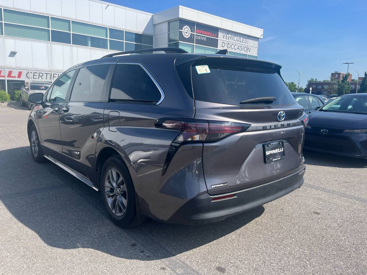 2023 Toyota Sienna XLE HYBRID