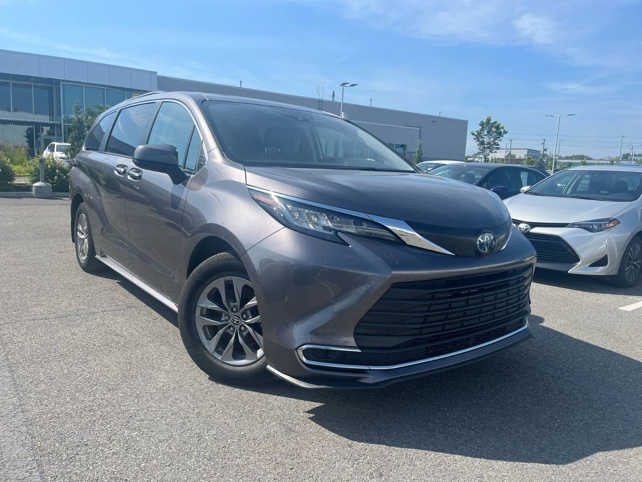2023 Toyota Sienna XLE HYBRID