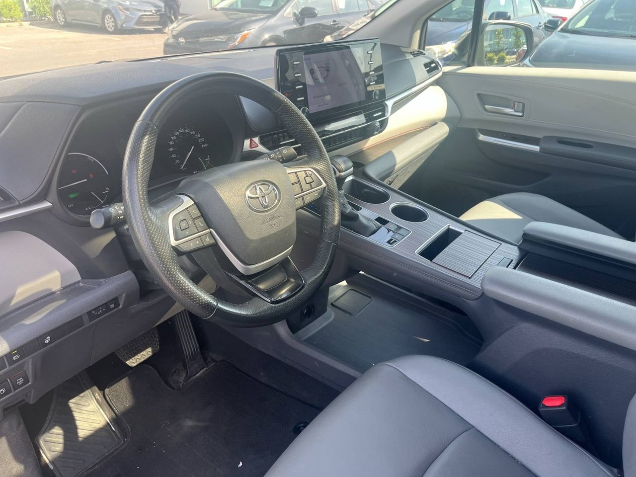 2023 Toyota Sienna XLE HYBRID