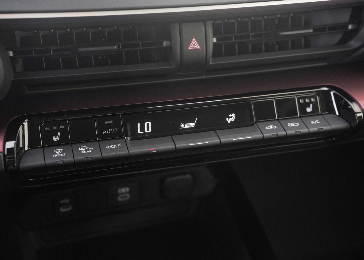 2024 Toyota PRIUS PRIME SE