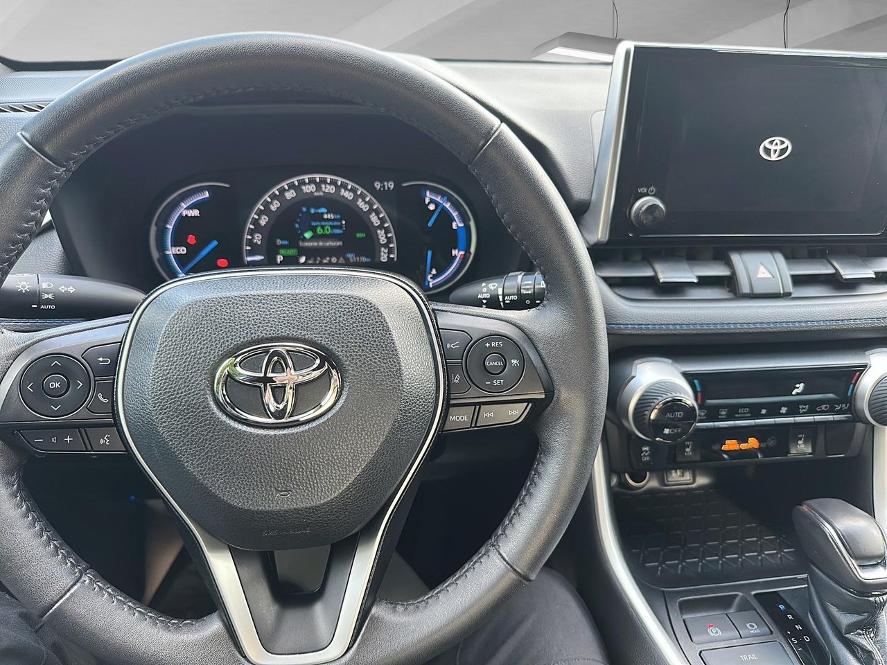 2023 Toyota RAV4 Hybrid SE